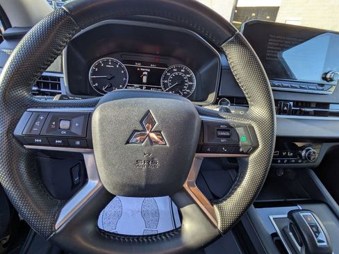 Used 2024 Mitsubishi Outlander SE image 15