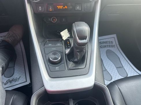 Used 2022 Toyota RAV4 XLE Premium image 33