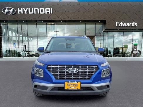 Certified 2025 Hyundai Venue SEL FWD image 11