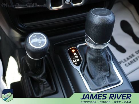 Used 2023 Jeep Wrangler Unlimited AWD/4WD image 36