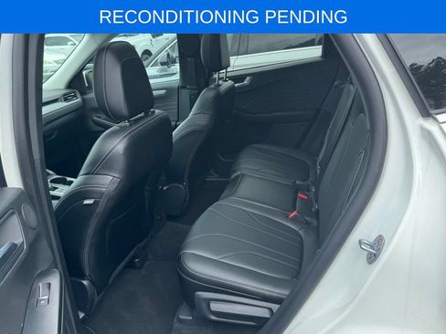 Used 2025 Ford Escape SE w/ PHEV Premium Package FWD image 8