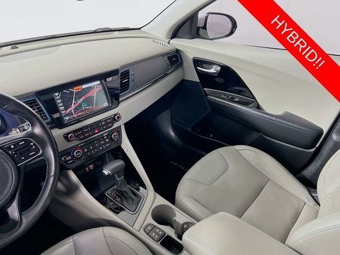 Certified 2017 Kia Niro Touring image 26