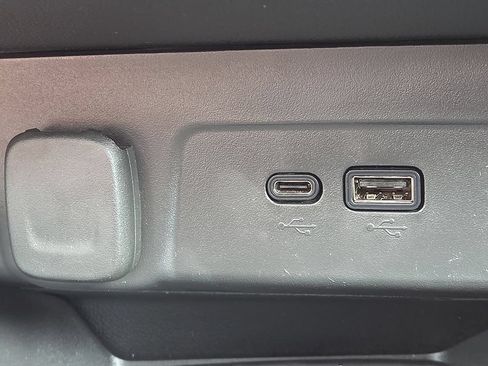 Used 2026 Chevrolet Trax RS w/ Sunroof Package FWD image 26