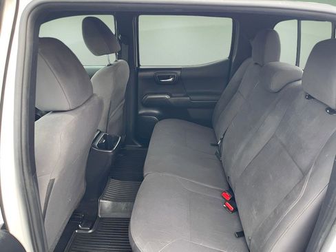 Used 2017 Toyota Tacoma TRD Sport image 22