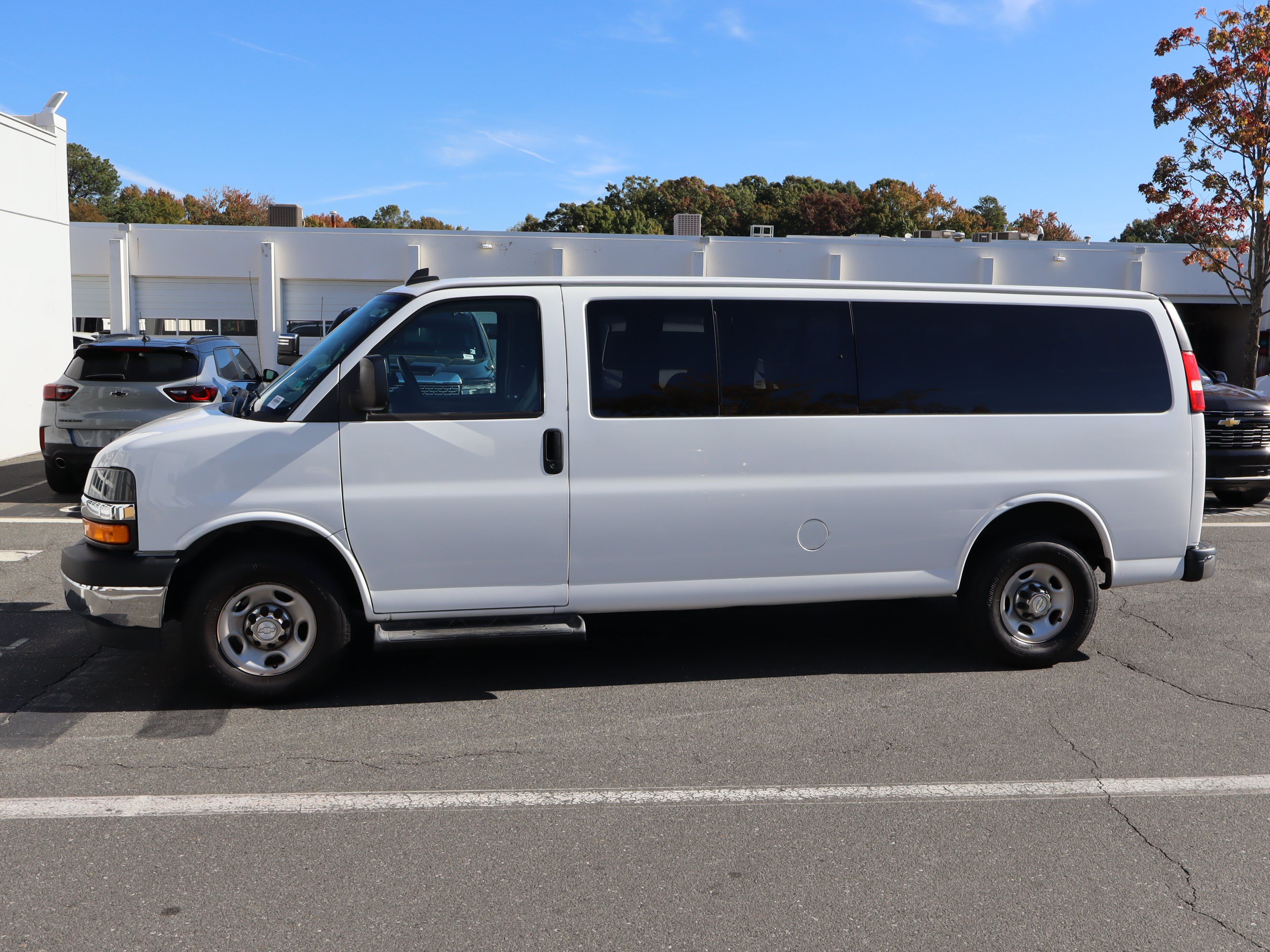 Used 2020 Chevrolet Express 3500 LT w/ LT Preferred Equipment Group RWD image 8