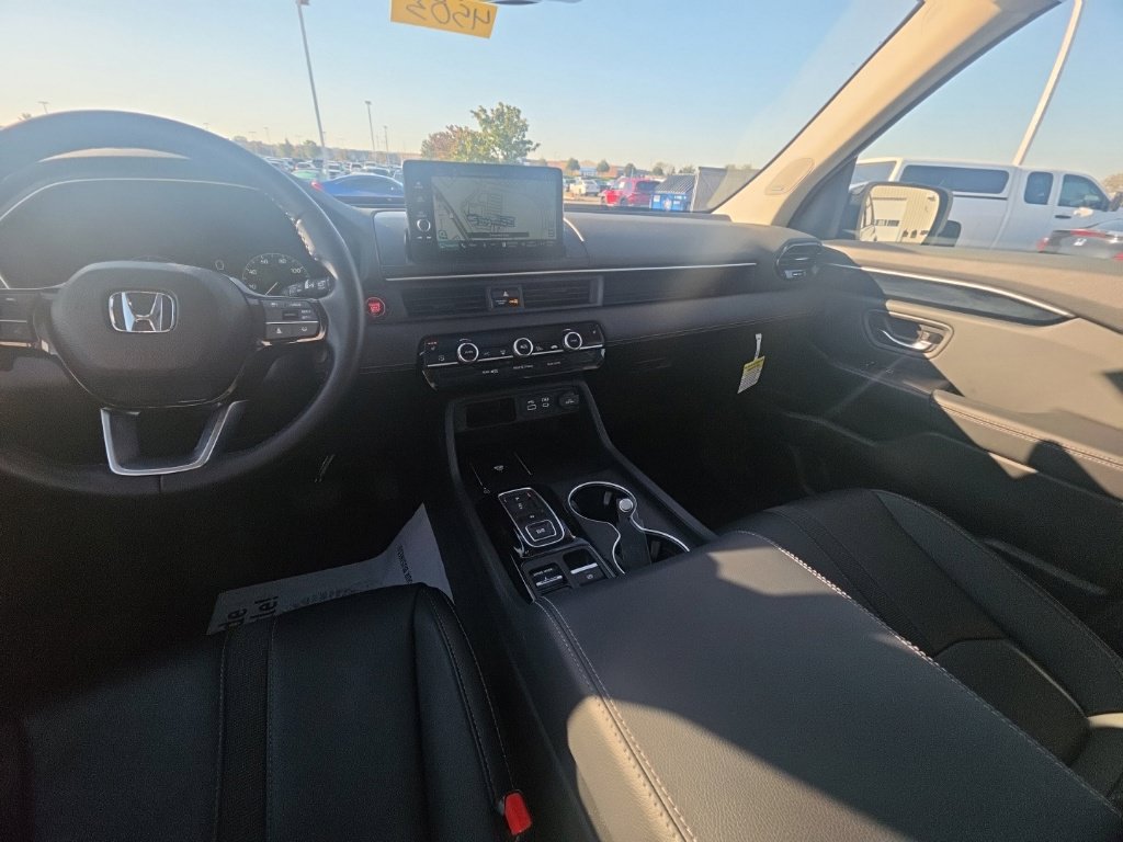 Certified 2025 Honda Pilot Touring image 28