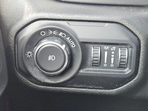 Used 2020 Jeep Wrangler Unlimited Sahara image 18