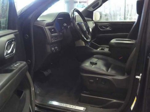 Used 2024 Chevrolet Suburban LT image 5