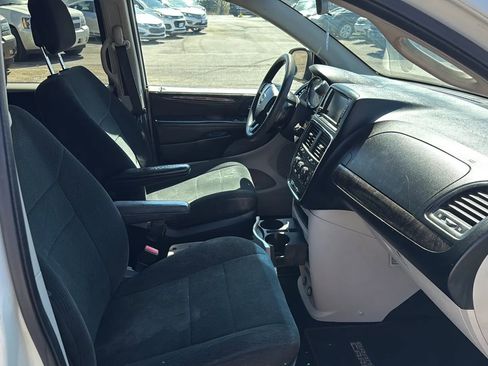 Used 2011 Dodge Grand Caravan Mainstreet w/ PWR Convenience Group FWD image 2