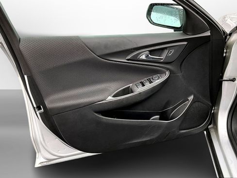 Used 2020 Chevrolet Malibu LS image 24