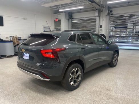 New 2026 Chevrolet Trax LT w/ Driver Confidence Package FWD image 5