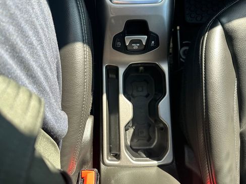 Used 2022 Jeep Renegade Limited w/ Sun, Sound & Wheels Group image 18