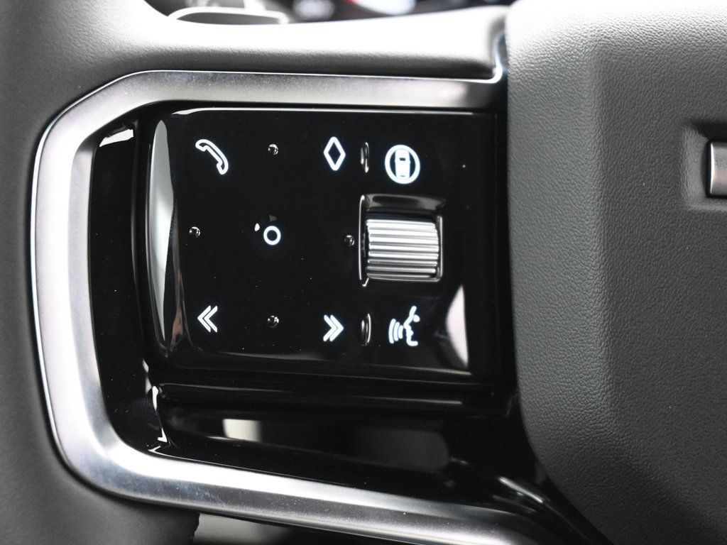 Used 2025 Land Rover Discovery Sport Dynamic SE AWD/4WD image 18