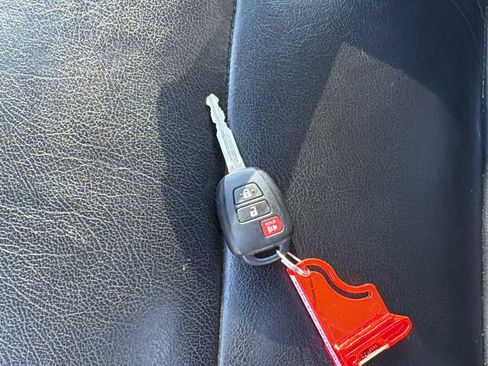 Used 2014 Toyota RAV4 XLE image 20