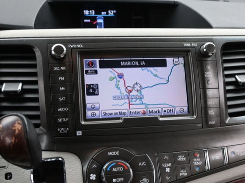 Used 2013 Toyota Sienna XLE image 22