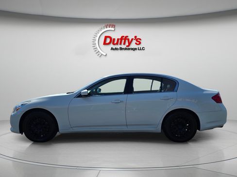 Used 2015 INFINITI Q40 w/ Moonroof Package RWD image 17