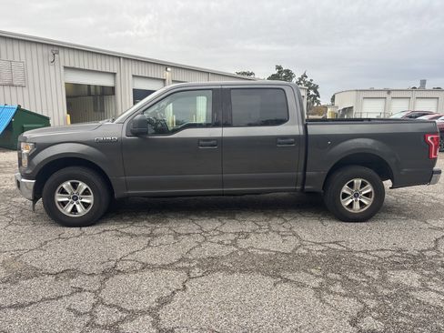 Used 2017 Ford F150 XLT image 4