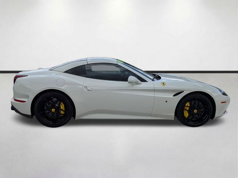 Used 2017 Ferrari California T RWD image 3