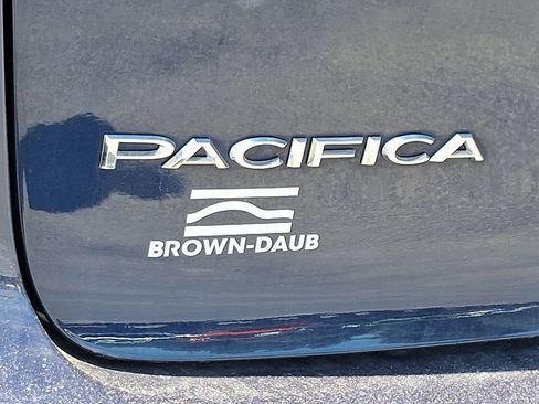 Used 2019 Chrysler Pacifica Limited w/ Tire & Wheel Group FWD image 29