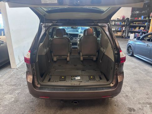 Used 2019 Toyota Sienna XLE w/ XLE Navigation Package AWD/4WD image 25