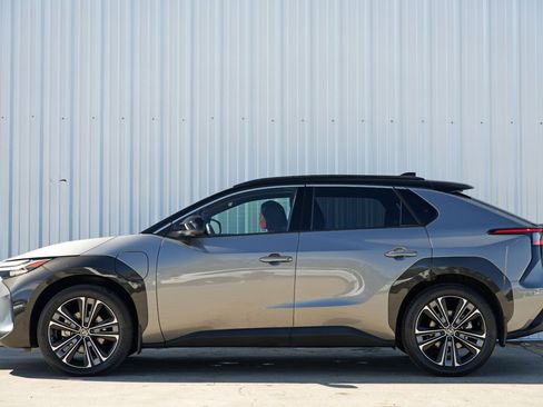 Used 2023 Toyota bZ4X Limited image 8