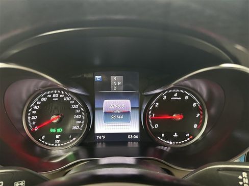 Used 2018 Mercedes-Benz GLC 300 4MATIC image 26