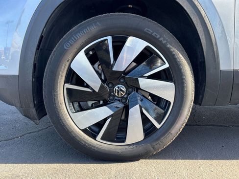 Used 2025 Volkswagen Atlas Cross Sport SE image 32