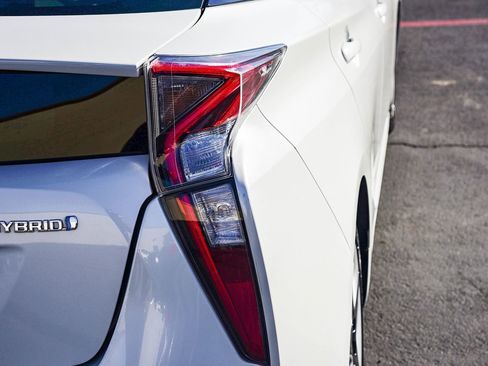 Certified 2016 Toyota Prius Four Touring image 8