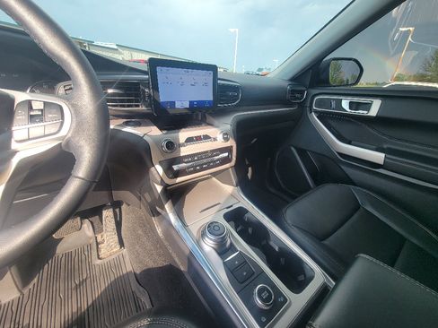 Used 2023 Ford Explorer XLT w/ Equipment Group 202A image 17