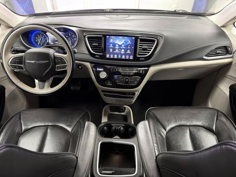 Used 2019 Chrysler Pacifica Limited FWD image 29