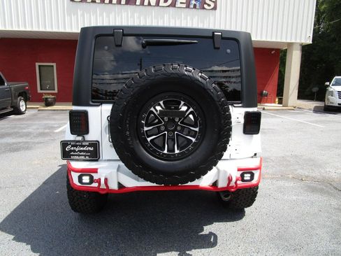 Used 2018 Jeep Wrangler Sahara w/ Dual Top Group AWD/4WD image 17