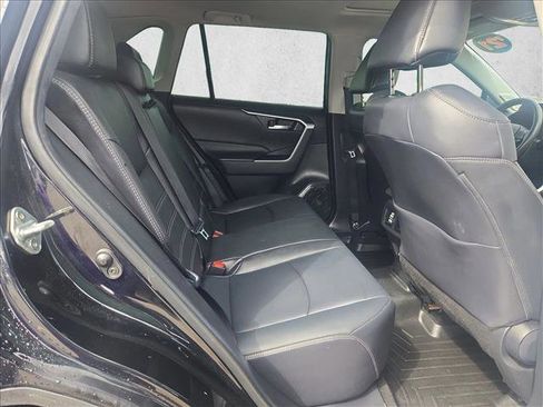 Used 2021 Toyota RAV4 XLE Premium image 20