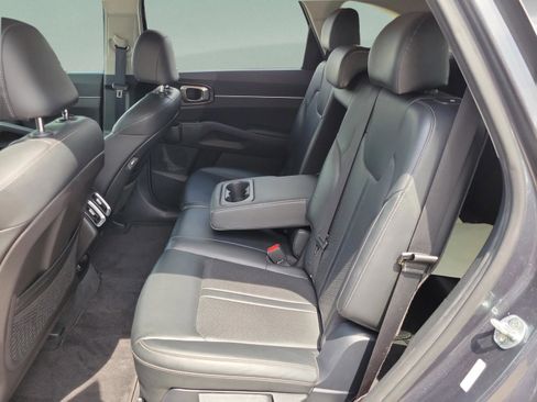 Used 2021 Kia Sorento S FWD image 13