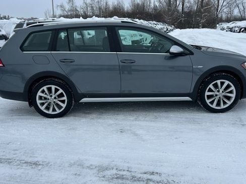 Used 2018 Volkswagen Golf Alltrack image 2