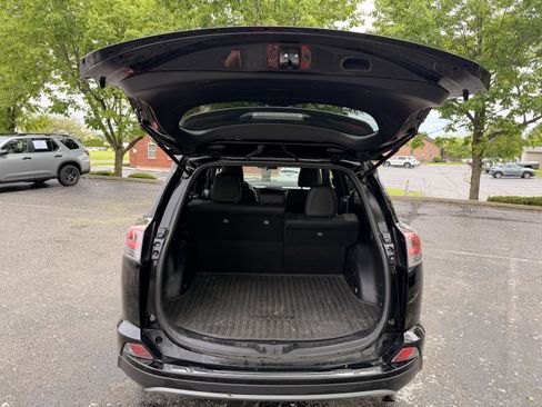 Used 2018 Toyota RAV4 SE w/ Protection Package AWD/4WD image 13