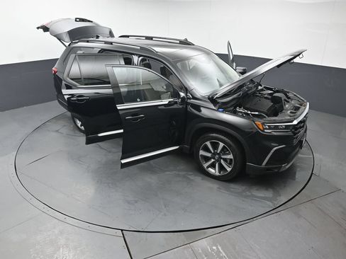 Used 2025 Honda Pilot Elite image 56