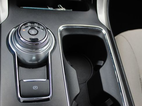 Used 2019 Ford Fusion SE image 30