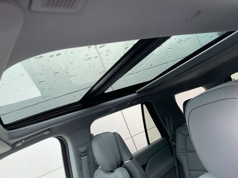 Used 2018 Lincoln Navigator Reserve w/ Technology Package AWD/4WD image 25