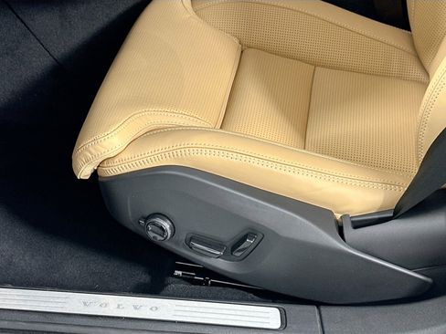 New 2026 Volvo V60 B5 Cross Country Ultra w/ Protection Package Premier image 19