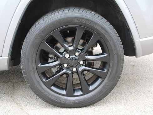 Used 2017 Jeep Grand Cherokee Altitude RWD image 33