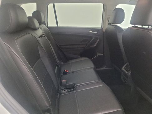 Used 2020 Volkswagen Tiguan SE AWD/4WD image 19