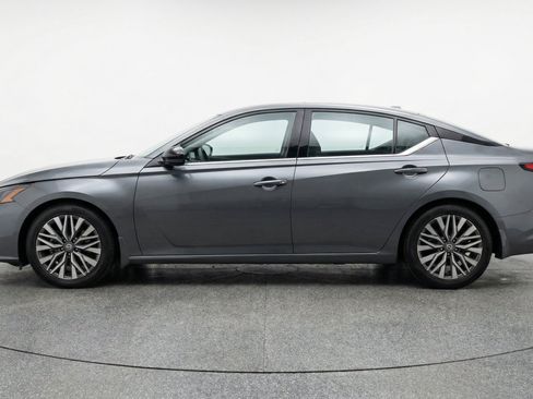 Used 2025 Nissan Altima 2.5 SV FWD image 5