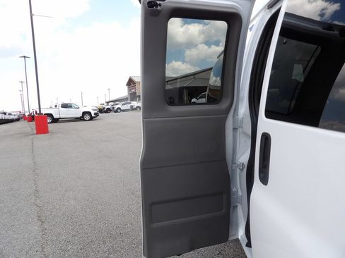 Used 2025 Chevrolet Express 3500 LS RWD image 39