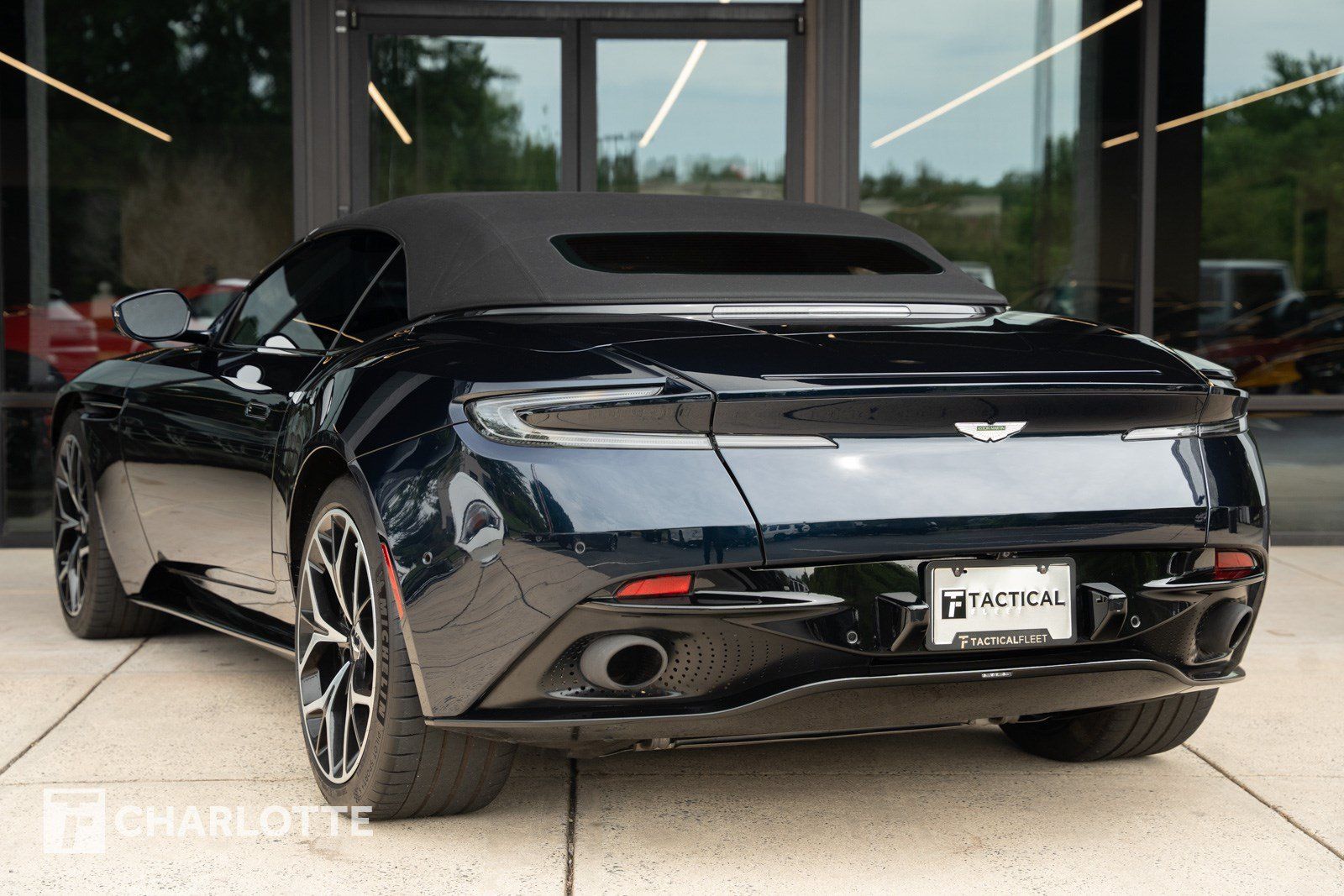 Used 2019 Aston Martin DB11 Volante RWD image 13