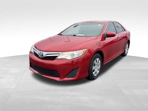 Used 2012 Toyota Camry LE image 3