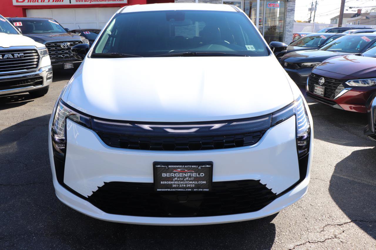 Used 2027 Chrysler Pacifica Select FWD image 8