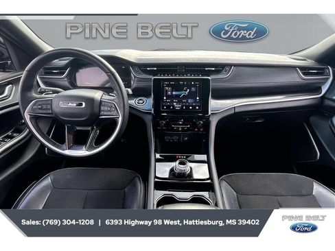 Used 2022 Jeep Grand Cherokee Altitude AWD/4WD image 13