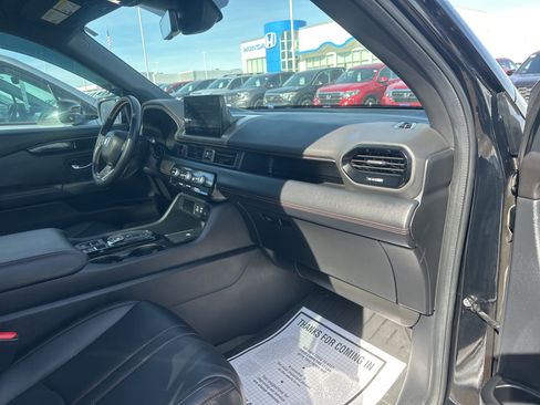 Used 2024 Honda Pilot TrailSport image 40