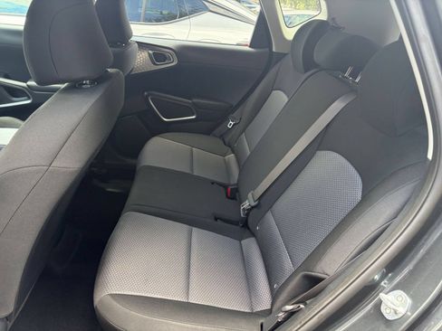 Used 2025 Kia Soul LX w/ LX Technology Package FWD image 23