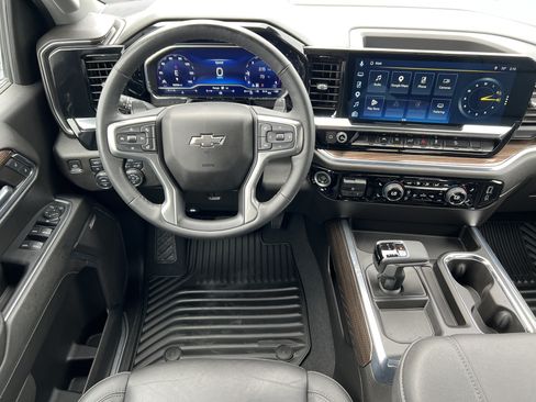 Used 2024 Chevrolet Silverado 1500 RST AWD/4WD image 34
